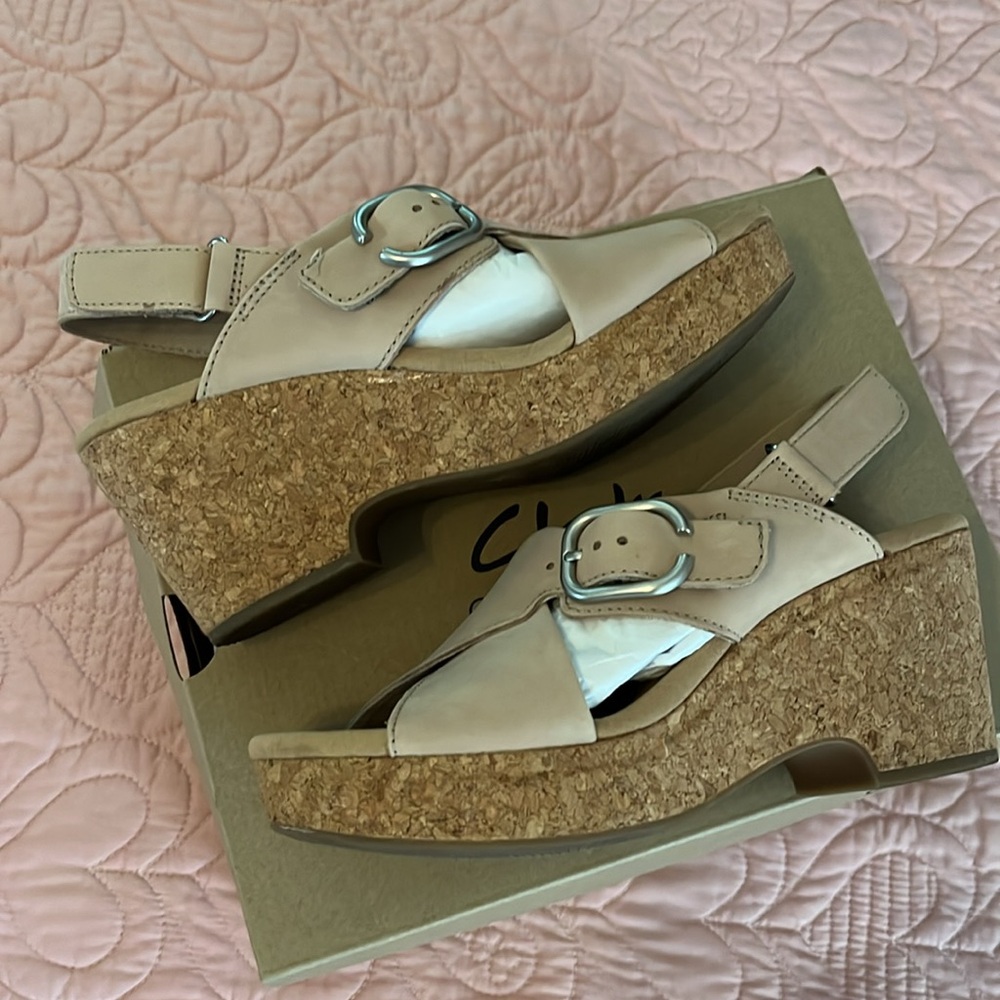 Clark’s Giselle Dove Nubuck sandal